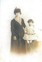 Dorothy Kotsakis, Pelagia Harria, Mother, Daughter